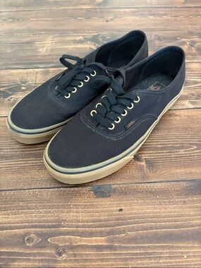 Vans Black Canvas Low-Top Sneakers with Gum Sole